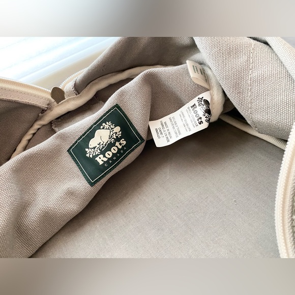 ROOTS Light Grey Weekender Bag - Picture 5 of 8